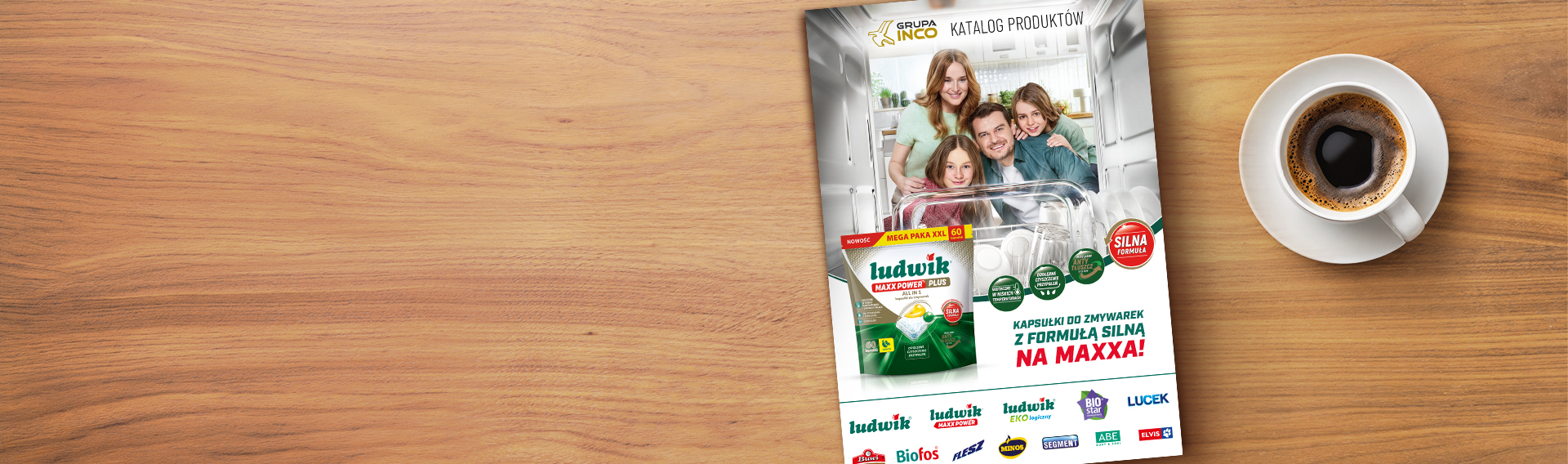 Katalog produktów GRUPA INCO na stole obok filiżanki herbaty